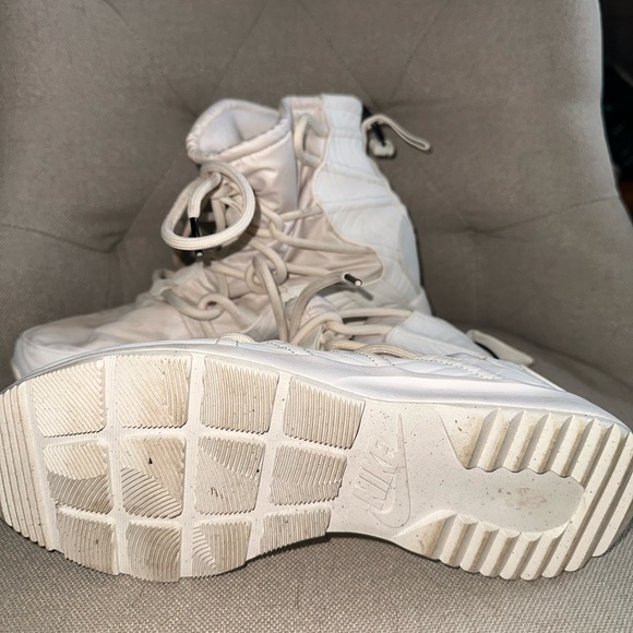 Nike white snow boots - Picture 3 of 3